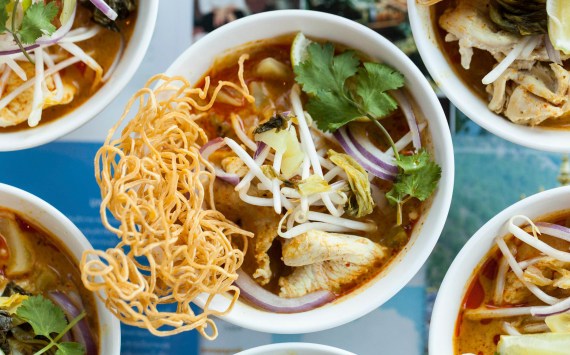 Northern-style noodle curry