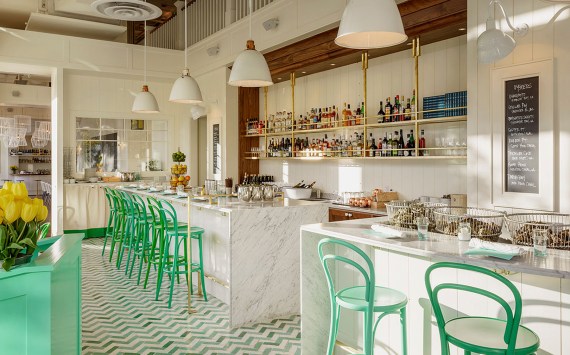 The new joint features Erickson’s trademark fresh look—and delectable fried fish skins (inset).