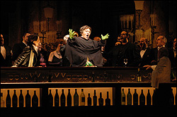 A magnificent Cole (center) dwarfs the Hoffmann ensemble.