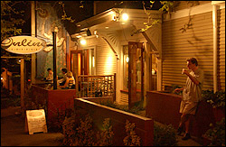 Online Coffee Company caters to the cyber-crowd but appeals to everyone.