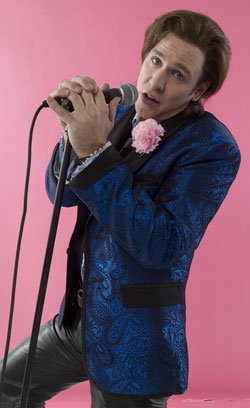 Stephen Lynch as Robbie Hart.