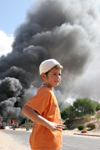 Settlers in Gaza set fires to defy the IDF.