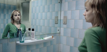 Knocked up: Laura Vasiliu in 4 Months, 3 Weeks and 2 Days.