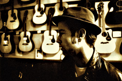 Jaworskis supercool rock pose.