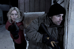 Melissa George and Hartnett go zombie huntin'.