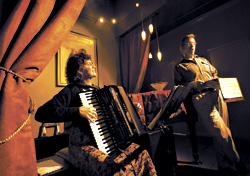 Martins Piano Bar and Bistro: Nothing Like Chopstix