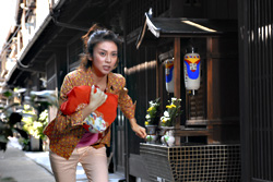 Shibasaki decides to get her Maiko on.