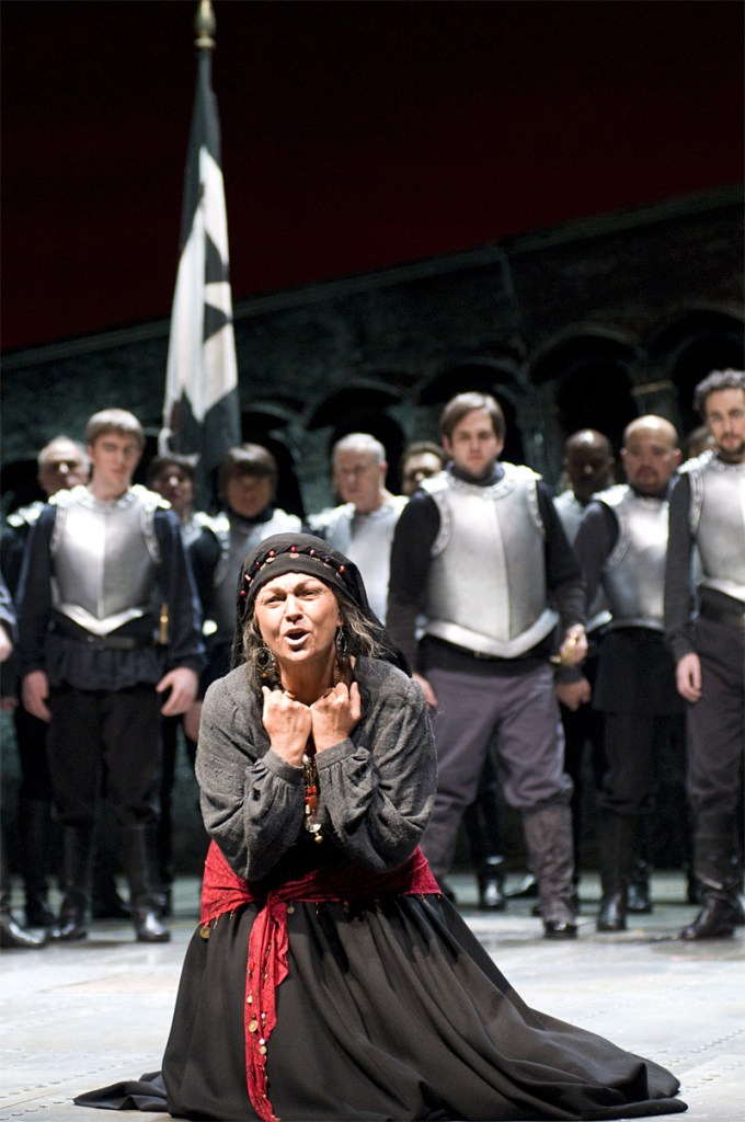Malgorzata Walewska as Azucena, with chorus and supernumeraries.