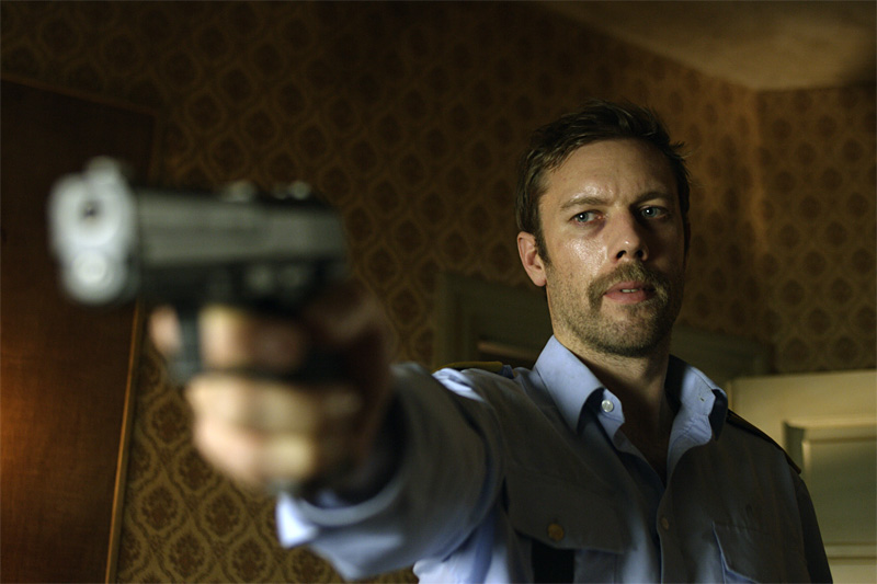 Cedergren brings his problems from home.