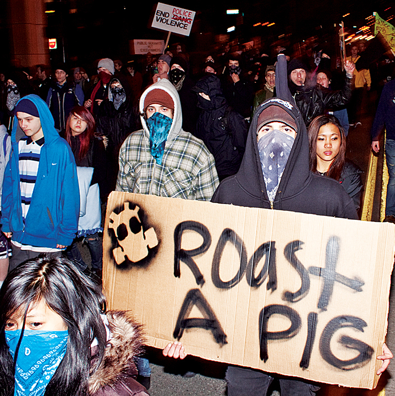 Many protesters held up signs expressing their opinions on police brutality.