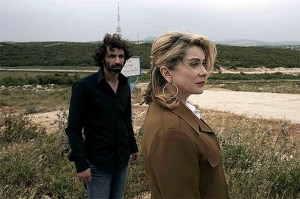 Mrou&eacute; and Deneuve on an experimental tour.