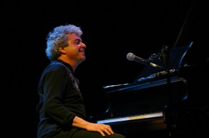 Show no Sesc Pompeia em 18.02.2005.Foto: Adriana Elias