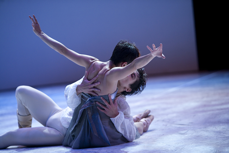 Kaori Nakamura and James Moore in an excerpt from Romeo et Juliette.