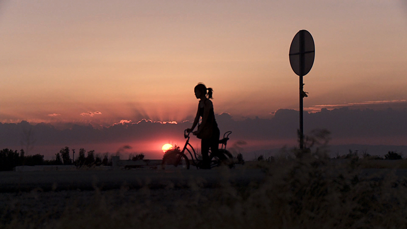 Okatsuka explores a foreign world.