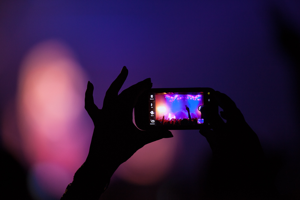 Everyone's favorite Trinidadian-American Nicki Minaj hit the Paramount Theatre Saturday. Pink wigs