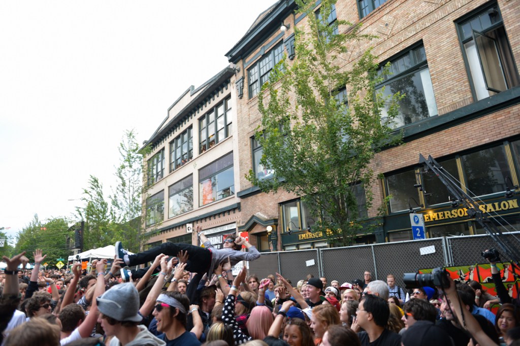 Crowd at main stage during The Oh Sees