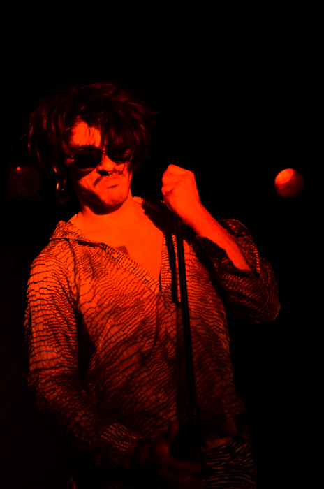 Portland regional champion Tony Tapatio prepares for an intermission performance.