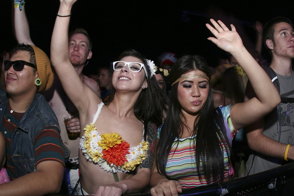 The final day of Electric Daisy Carnival 2012 saw massive crowds come
