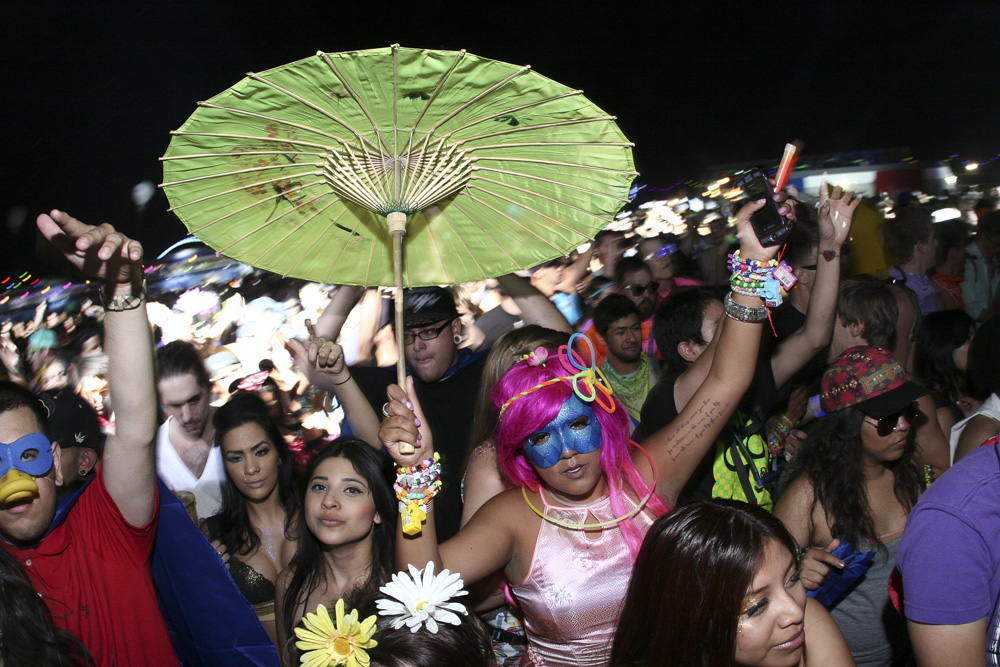 The final day of Electric Daisy Carnival 2012 saw massive crowds come