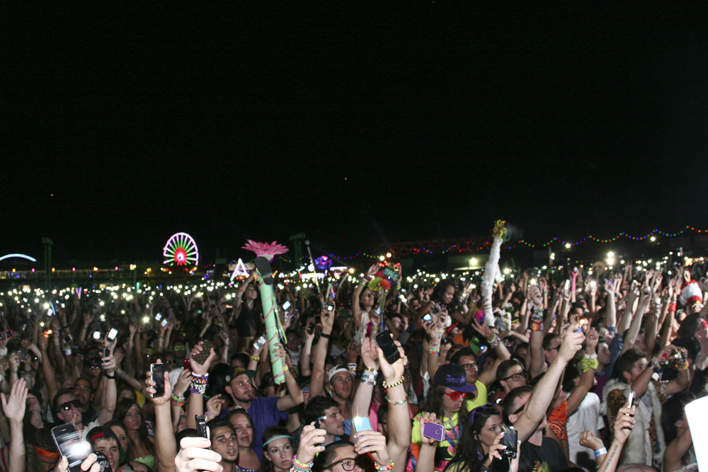 The final day of Electric Daisy Carnival 2012 saw massive crowds come