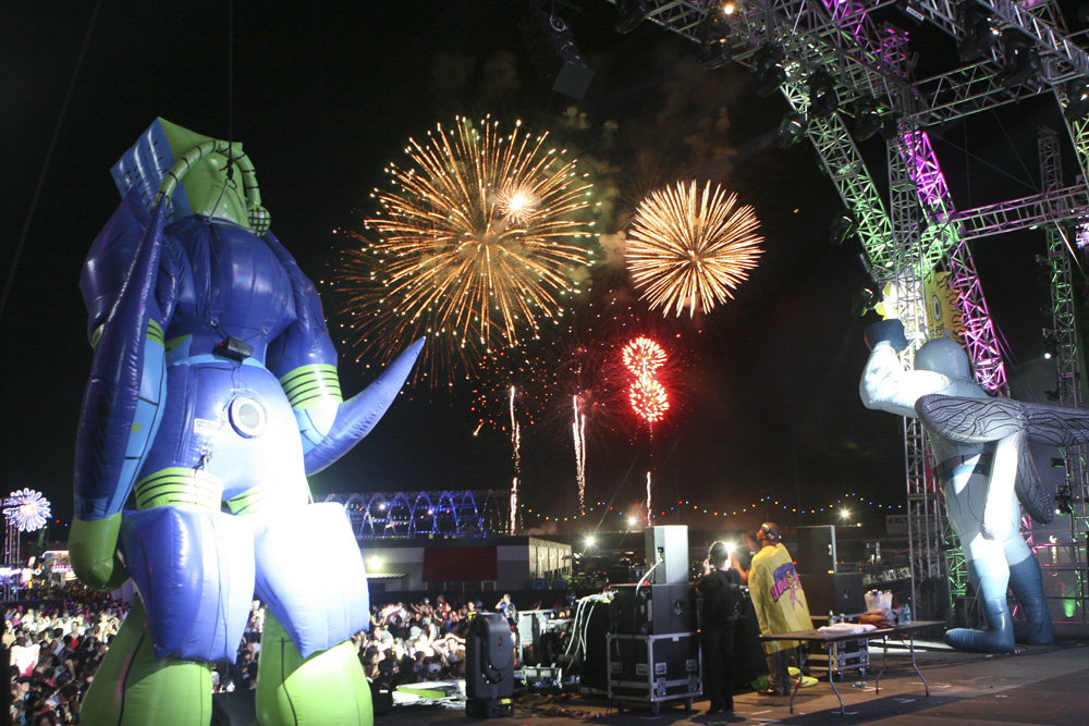 The final day of Electric Daisy Carnival 2012 saw massive crowds come