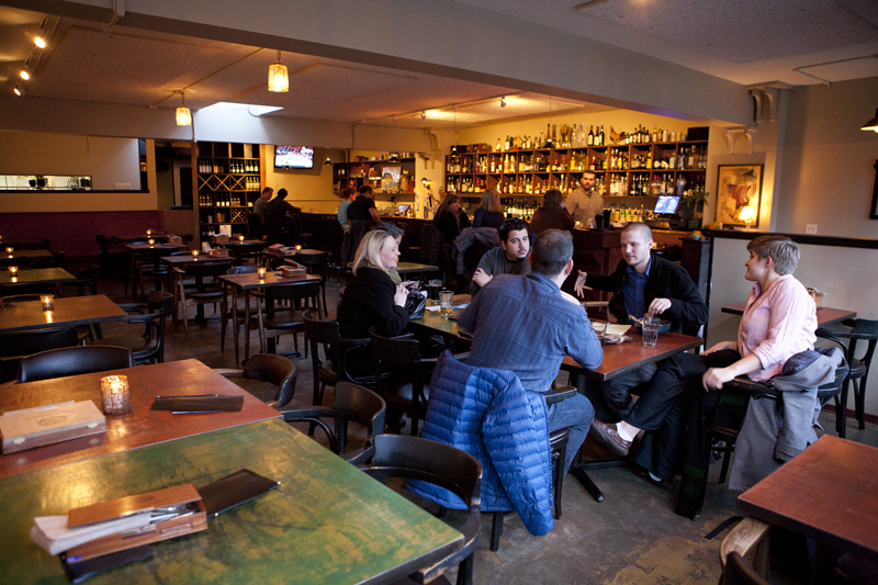 The room isn't overwhelmed by Age of Exploration knick-knacks, but Captain Kidd would likely approve of the decor.