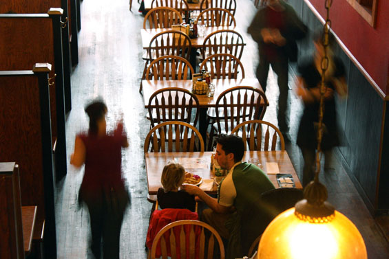 At the Elliott Bay Brewery families enjoy meals delivered quickly and efficiently.