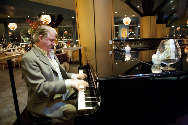 The soundtrack for the sweep is Beat It, or My Way, or whateverelse the pianist feels like tinkling, although he's frequently forcedto interrupt his repertoire for another round of Happy Birthday.