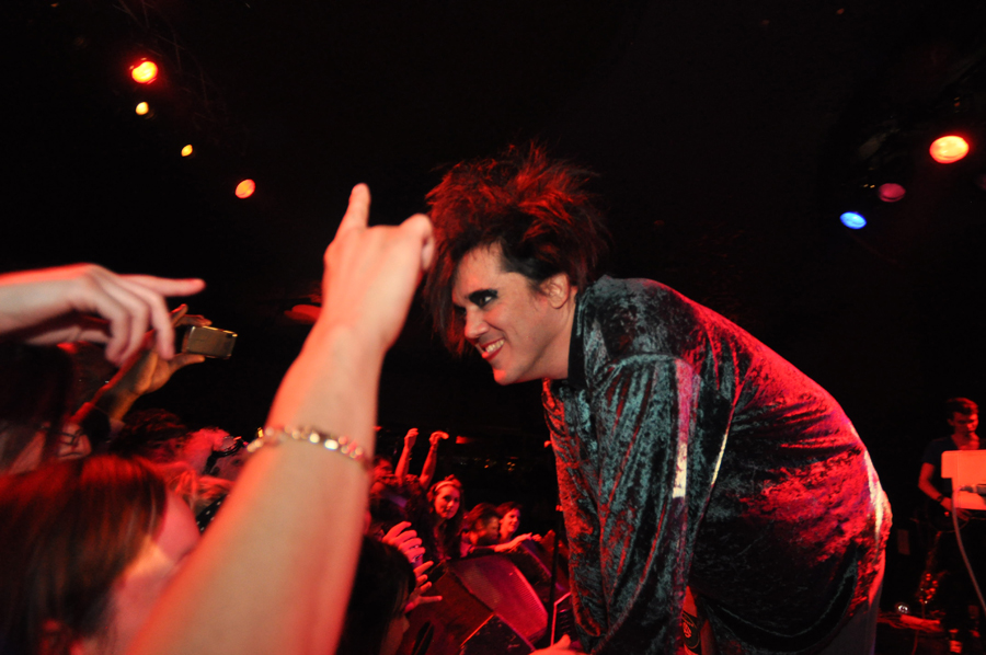 A Robert Smith impersonator made an appearance to sing Just Like Heaven during Nite Wave's set.