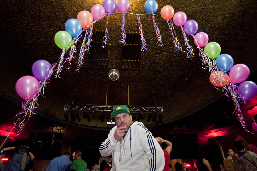 DJ Indica JOnes poses under a ballooned entrance archway.