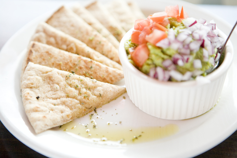 Pita bread and spicy cretan houmos.