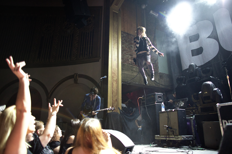 Dead Sara takes the stage.  And no, she didn't break a leg when she landed.