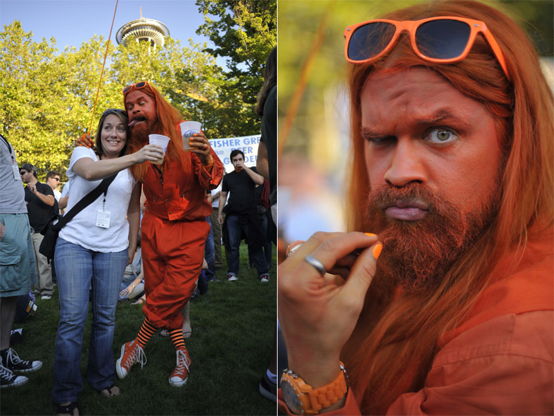 Orange Man looks for Orange Lady.