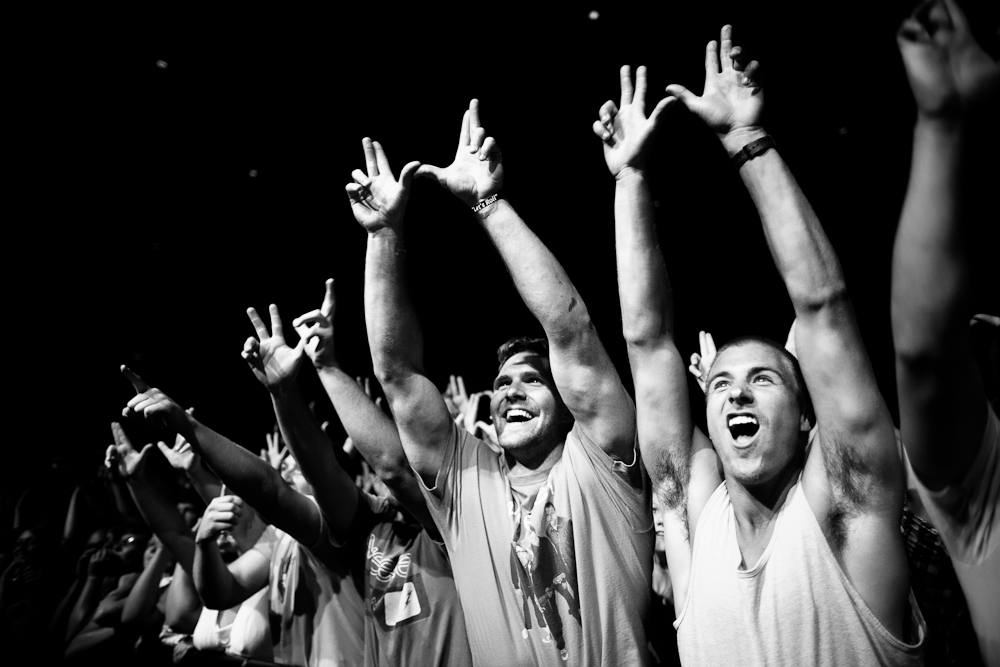 Weezer packed WaMu Theatre with fans of the W fingers.