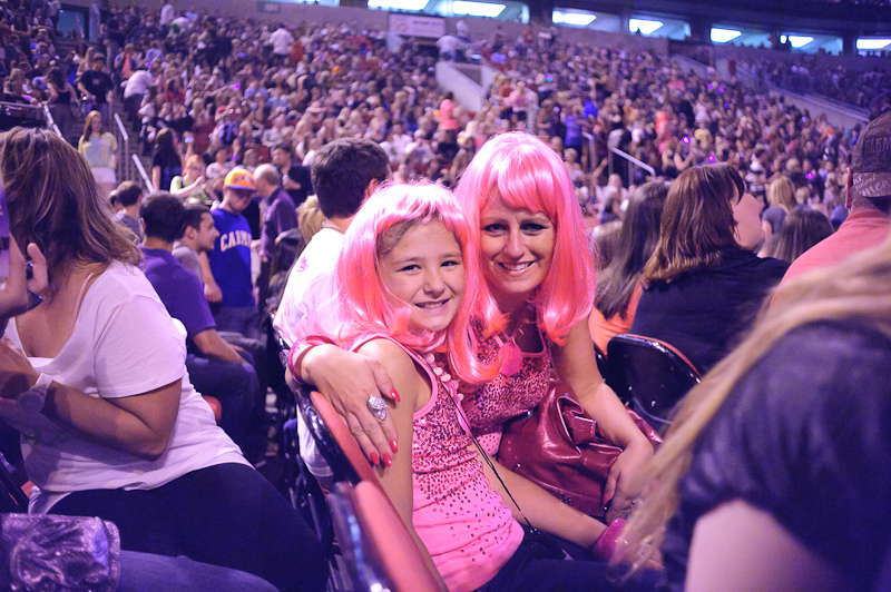 Cindy & Taylor Chaves from Lake Goodwin excited for the action to start.