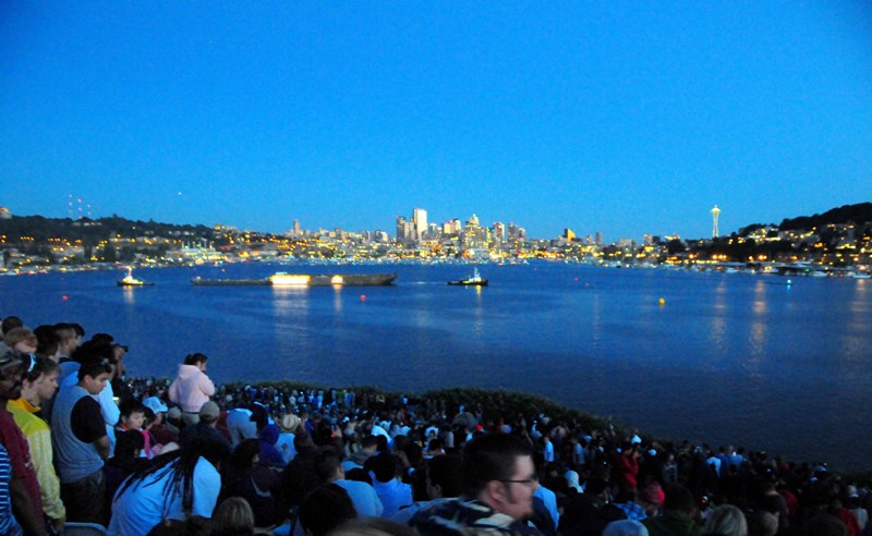 The city lights were a display in themselves.