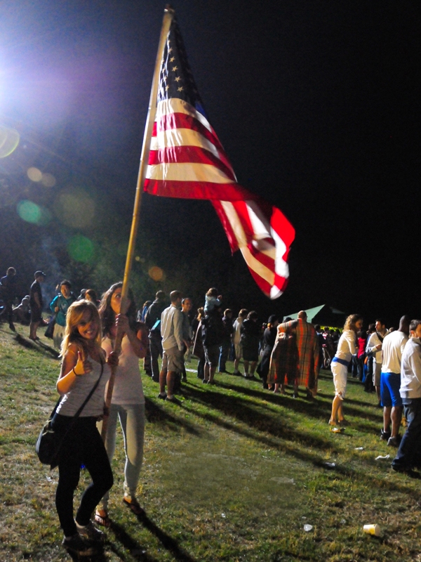 Alina Ptak and Helen Aprikyan wave the flag.