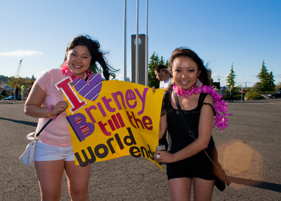 Josie and Susan excited to see their favorite performer.