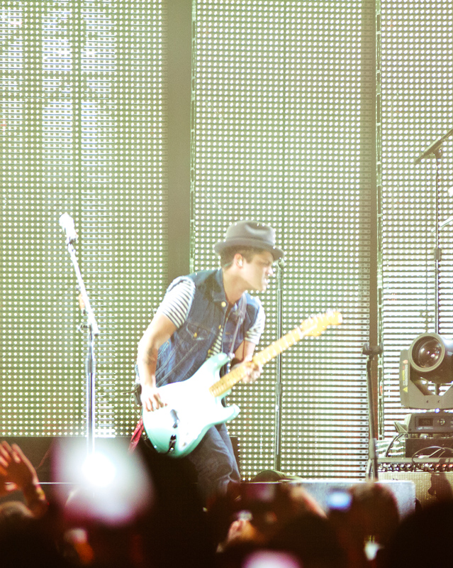 Although Mars wasn't chillin' in his snuggie on stage, he and Janelle