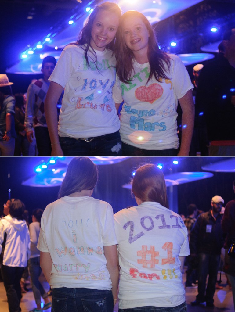 Although Mars wasn't chillin' in his snuggie on stage, he and Janelle