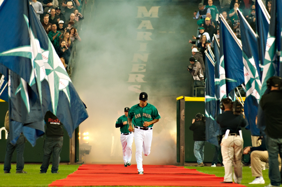 Macklemore performs "My Oh My", his tribute to M's broadcaster Dave Niehaus,