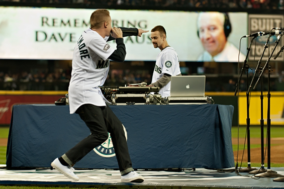 Macklemore performs "My Oh My", his tribute to M's broadcaster Dave Niehaus,
