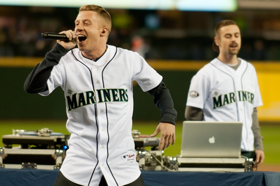 Macklemore performs "My Oh My", his tribute to M's broadcaster Dave Niehaus,