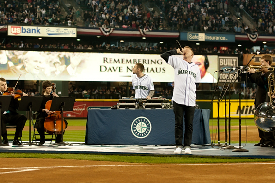 Macklemore performs "My Oh My", his tribute to M's broadcaster Dave Niehaus,