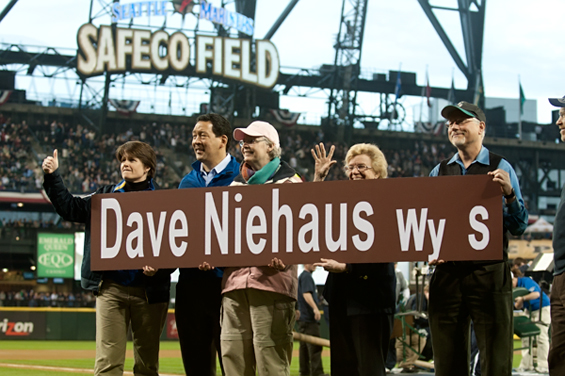 Macklemore performs "My Oh My", his tribute to M's broadcaster Dave Niehaus,