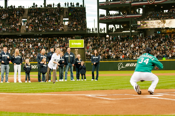 Macklemore performs "My Oh My", his tribute to M's broadcaster Dave Niehaus,