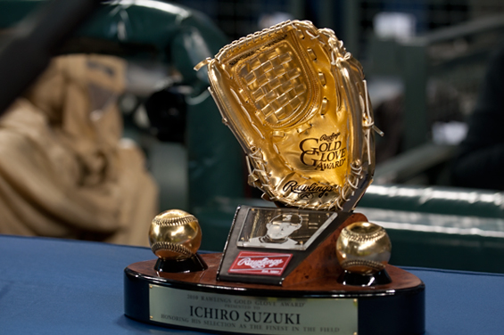 Macklemore performs "My Oh My", his tribute to M's broadcaster Dave Niehaus,