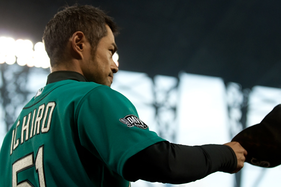 Macklemore performs "My Oh My", his tribute to M's broadcaster Dave Niehaus,