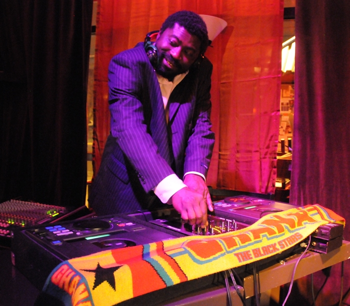 The Scarlet Tree hosts a Global Fiesta every first Friday of the month. African artists from around Seattle turn out for the event.