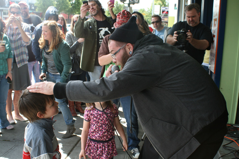 Victor Shade imparts some wisdom at KEXP's Hood to Hood challenge celebration in West Seattle.